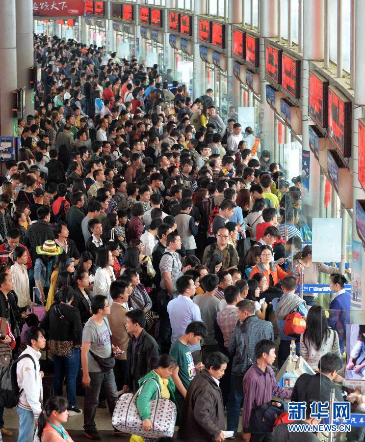 各地迎來清明小長假返程客流高峰