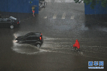 北京遭遇強雷雨天氣 部分地區積水嚴重