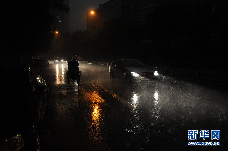 北京遭遇強雷雨天氣 部分地區積水嚴重