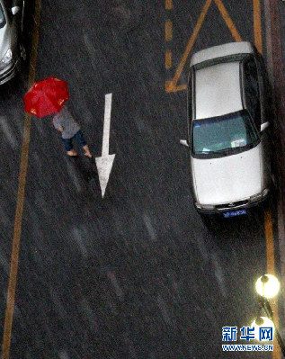 北京遭遇強雷雨天氣 部分地區積水嚴重