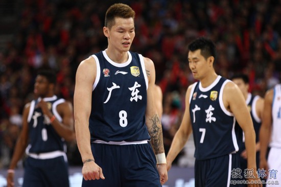 老馬32+8力壓阿聯29+11 北京揭幕戰14分勝廣東