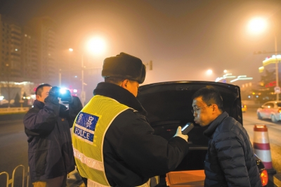 北京交管春節前將連續夜查酒駕 娛樂場所周邊設卡