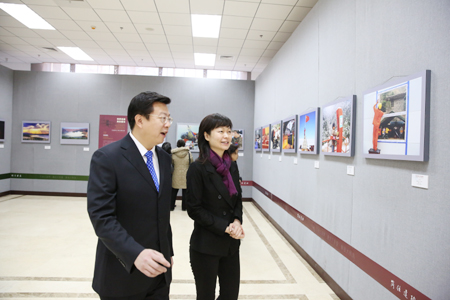 “科學(xué)發(fā)展 崗位建功——中央國(guó)家機(jī)關(guān)干部職工攝影作品展”在京開(kāi)幕