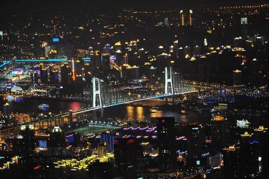 世博會開幕在即 空中體驗夜上海
