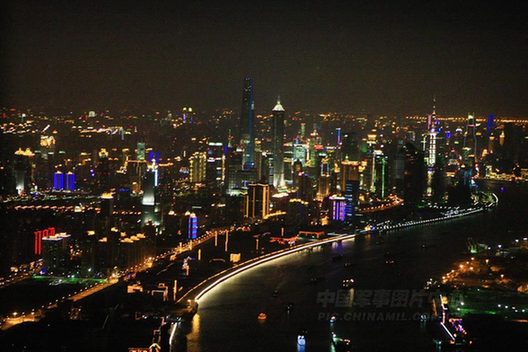 世博會開幕在即 空中體驗夜上海