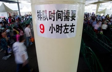 沙特館排隊長達4000米 究竟為何讓游客癡迷？