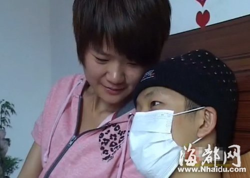 90后情侶堅守兩年戰白血病 終等到合適骨髓