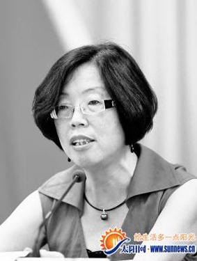 中韓作家廈大“聚會(huì)” 舒婷妙語如珠介紹來賓