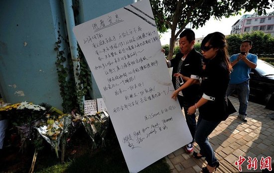 廈門市民前往事發地自發哀悼 8學生仍失蹤