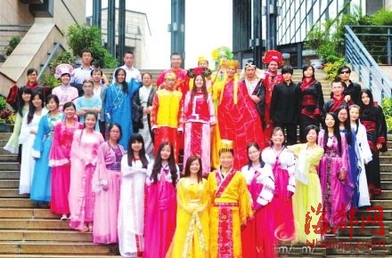 青春的瘋狂：福州大學拍最復古畢業照