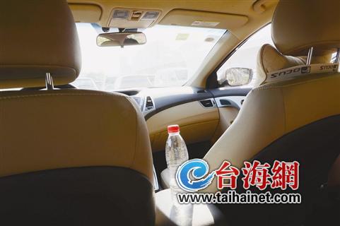 夏天車?yán)锏牡V泉水有毒? 真相:瓶子只會變形