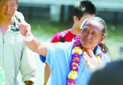 翟墨抵廈披露與日船周旋細節 曾想跳下船游上釣魚島