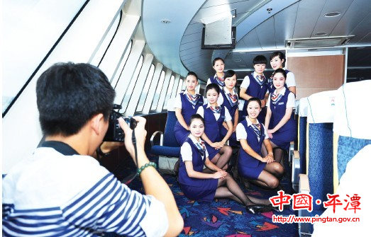 “海峽號”海乘集體拍寫真