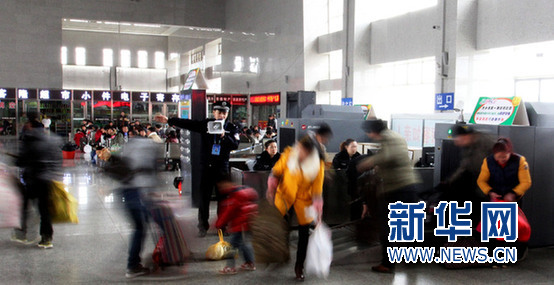 廣鐵民警確保元宵節(jié)旅客平安出行