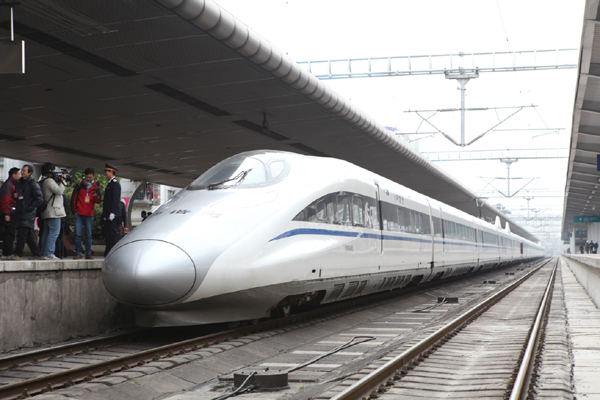 廣西首趟進(jìn)京高鐵列車開行