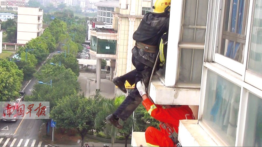 男子行竊被發現躲飄窗頂12小時 四肢麻木饑寒交加