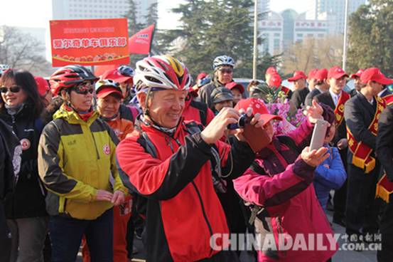 “鮮花送雷鋒，善美在省城”啟動 萬名志愿者參與