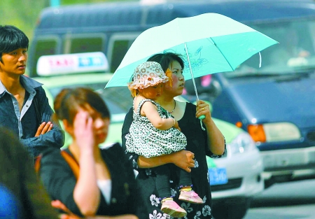 河南出現35.9℃罕見高溫天氣(圖)