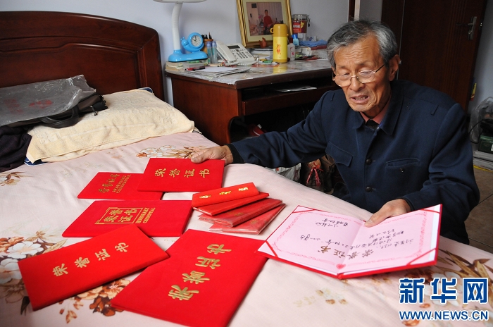 “助學老人”劉顯亮：22年助學38名學生