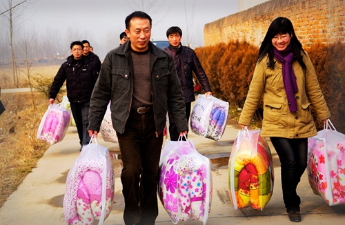 報(bào)恩的農(nóng)民工：700名孤寡老人共同的“兒子”