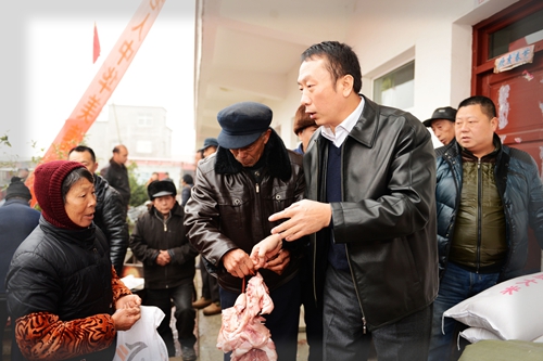 報(bào)恩的農(nóng)民工：700名孤寡老人共同的“兒子”
