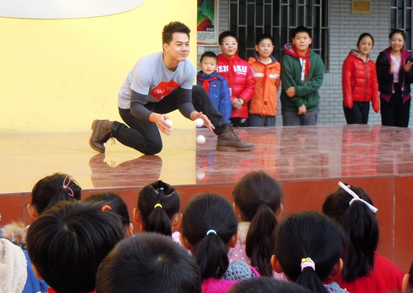 鄭州幸福路小學(xué)牽手舞影秀 給孩子舞動多彩天空