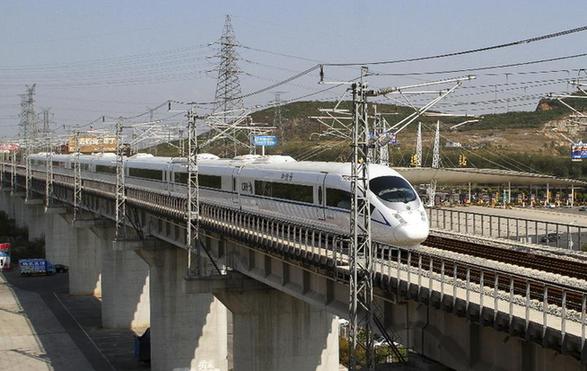 世界首條高寒地區高速鐵路哈大高鐵開始試運行