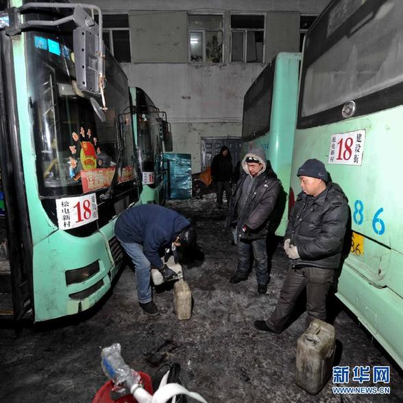 嚴(yán)寒中與夜晚相伴——探訪“三九天”中的哈爾濱公交熱車員