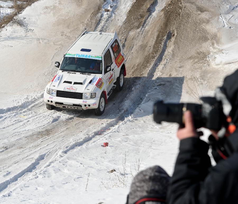 中國“冰雪達喀爾”汽車挑戰賽開賽