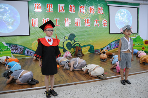 哈爾濱復華小學香坊小學校長的德育理念-美麗哈爾濱文明城區行之教育篇