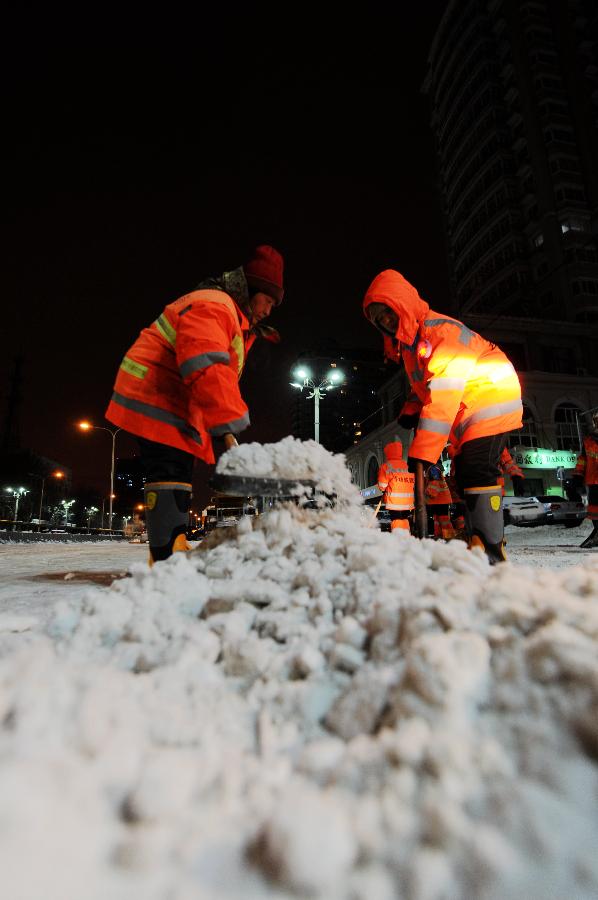 “雪不停清不停，雪不凈不收工”——暴雪過后哈爾濱發起清雪“攻堅戰”
