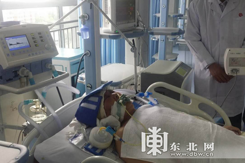 齊齊哈爾頭部中彈負(fù)傷民警楊文峰9日晨犧牲