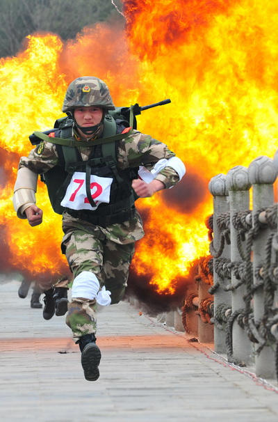 武警湖北總隊(duì)開展特戰(zhàn)集訓(xùn)（圖）