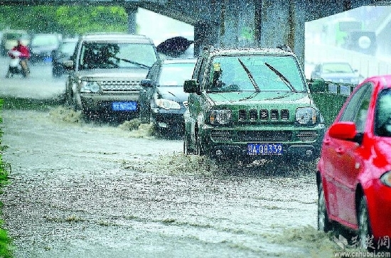 武漢遭暴雨襲擊 “海景”隨處可見市民再“看海”
