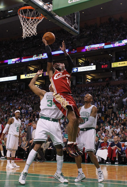 NBA：詹姆斯三雙騎士黯然出局 綠衫軍4:2晉級(jí)戰(zhàn)魔術(shù)