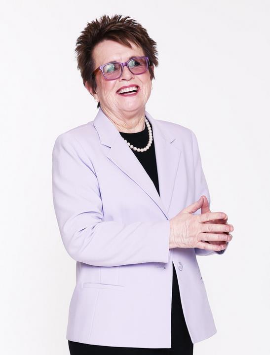 眾球星拍攝寫真 莎娃領(lǐng)銜沃茲大秀美背