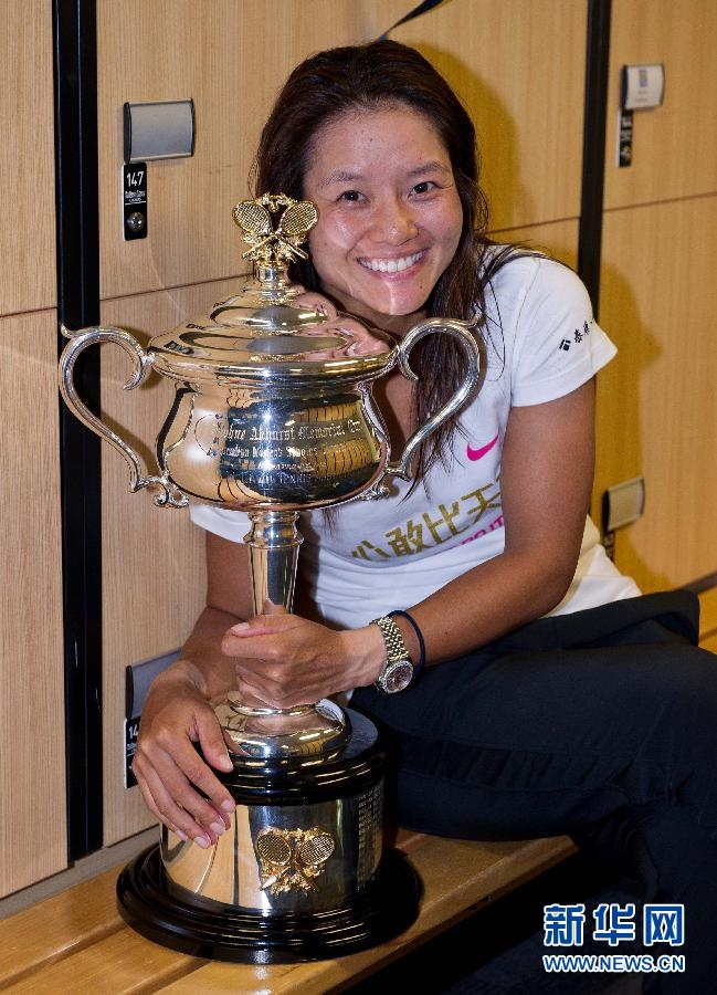 澳網：李娜2:0力克齊布娃 職業(yè)生涯再奪大滿貫