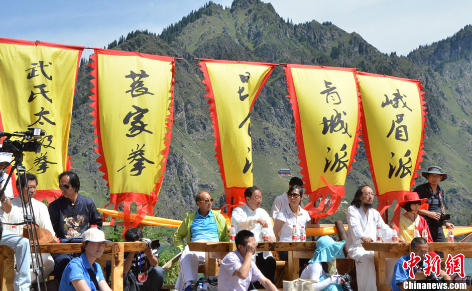 天山武林大會(huì)表演不“對(duì)打” 觀眾失望：似老人晨練