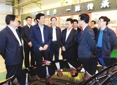 巴音朝魯到中國第一汽集團公司調研時強調 <BR>突出創新引領推進轉型發展 打造更有競爭力的國際一流汽車企業集團