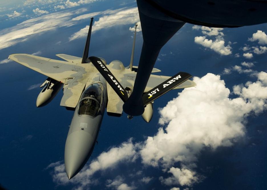 美空軍F-15F-16戰機群飛赴夏威夷參加環太軍演