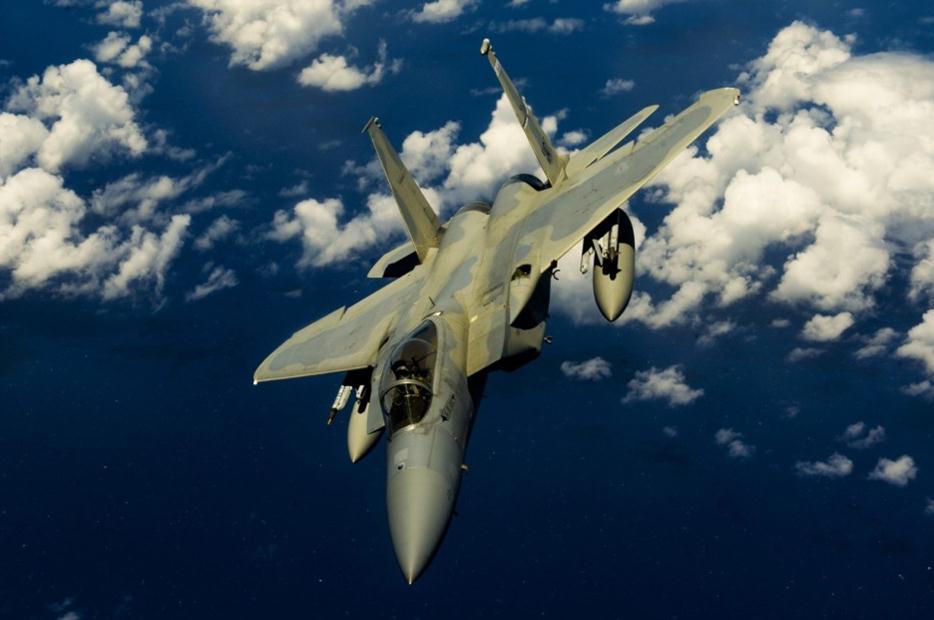 美空軍F-15F-16戰(zhàn)機(jī)群飛赴夏威夷參加環(huán)太軍演