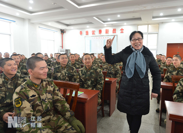 兵媽媽進(jìn)警營(yíng)
