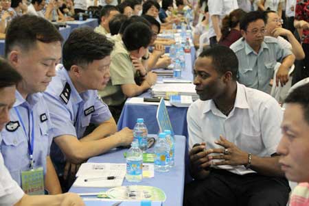 中國日報(bào)記者專訪南通市委常委、紀(jì)委書記莊中秋