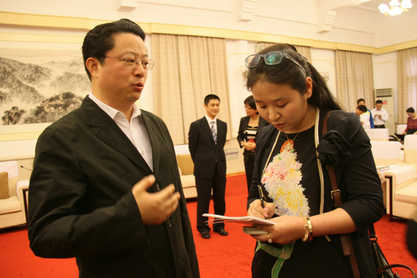 亞洲媒體集體采訪楊衛澤書記