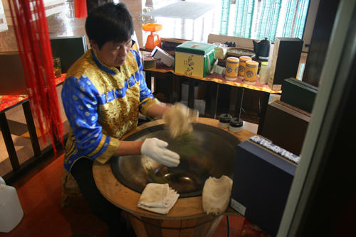 沈陽凱賓斯基飯店明前龍井炒茶節啟幕