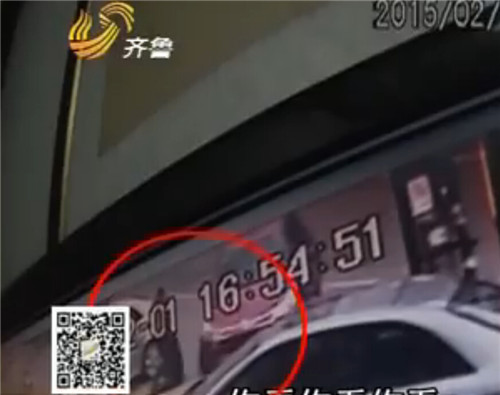 監(jiān)控實(shí)拍招遠(yuǎn)醉酒男子碰瓷過程：車沒到就提前倒下