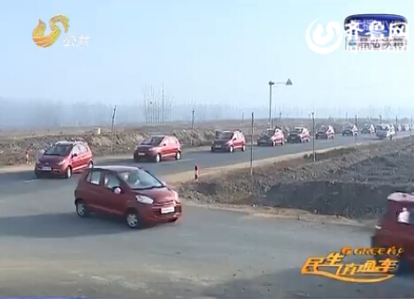 濰坊小伙開22輛電動(dòng)汽車迎新娘 算賬用了十度電