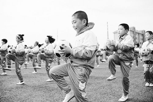 山東建立四級足球聯(lián)賽 2017年打造千所足球特色學(xué)校
