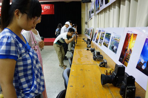 吳思強教授“追夢人生·情系瞬間 ”攝影三十年回顧展在山東師范大學舉辦