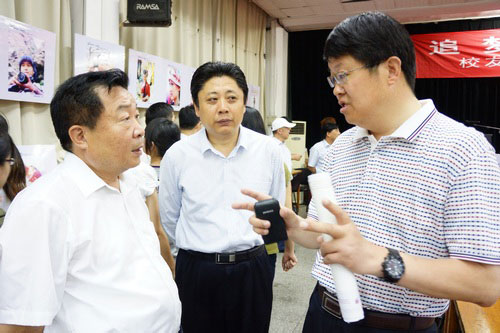 吳思強教授“追夢人生·情系瞬間 ”攝影三十年回顧展在山東師范大學舉辦